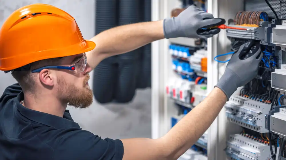 Servicii de constructii - Instalatii electrice